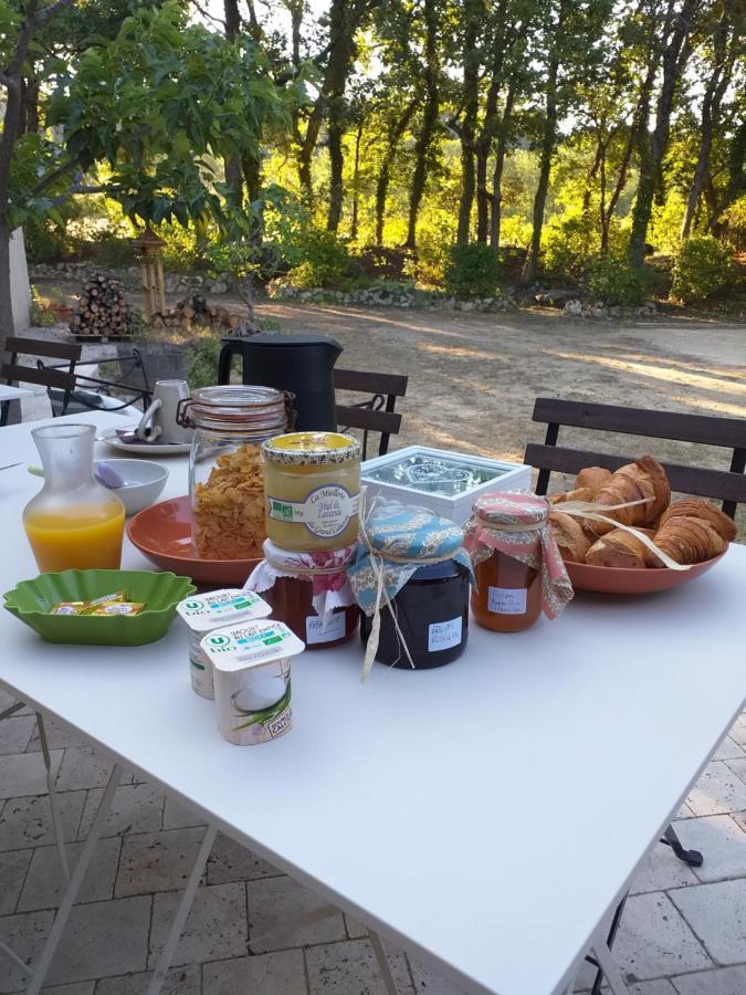 Les Chêneslierres Acomodação com café da manhã Lourmarin Exterior foto